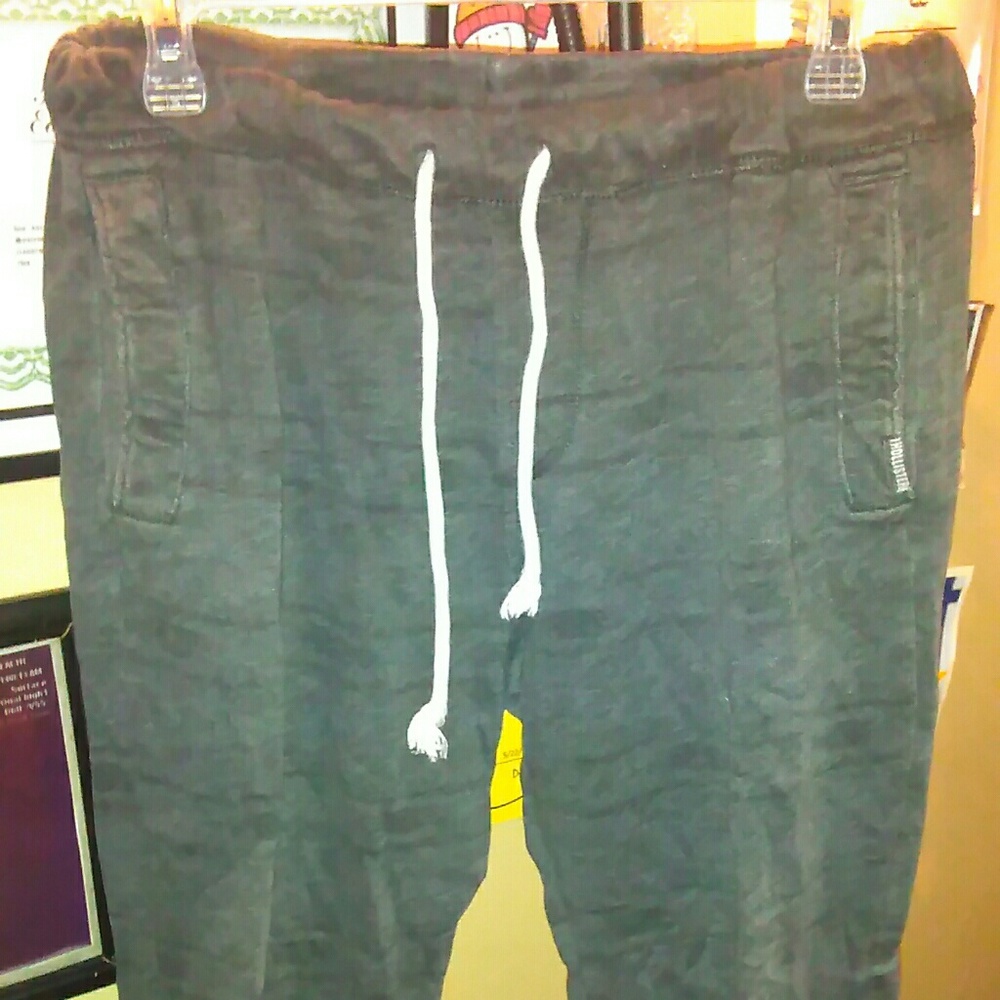 Sweat pants below knee length